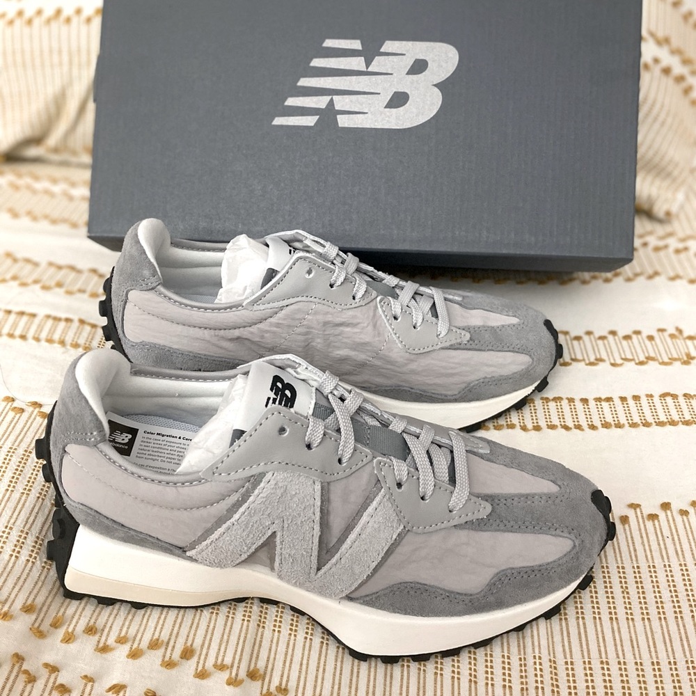 New Balance 327 Women Size 7.5